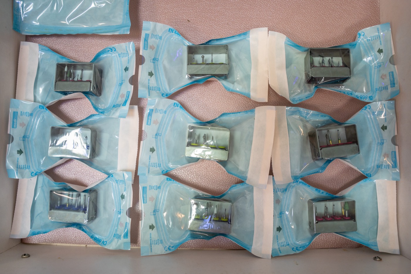 Instruments stérilisés sous sachets individuels